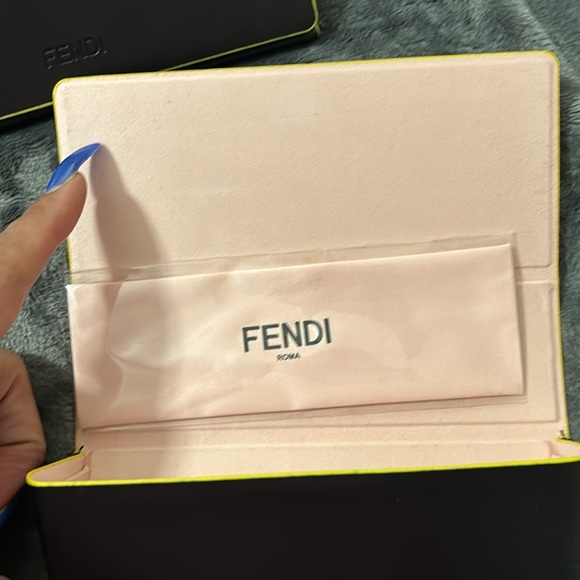 Designer sunglass cases - Picture 2 of 3